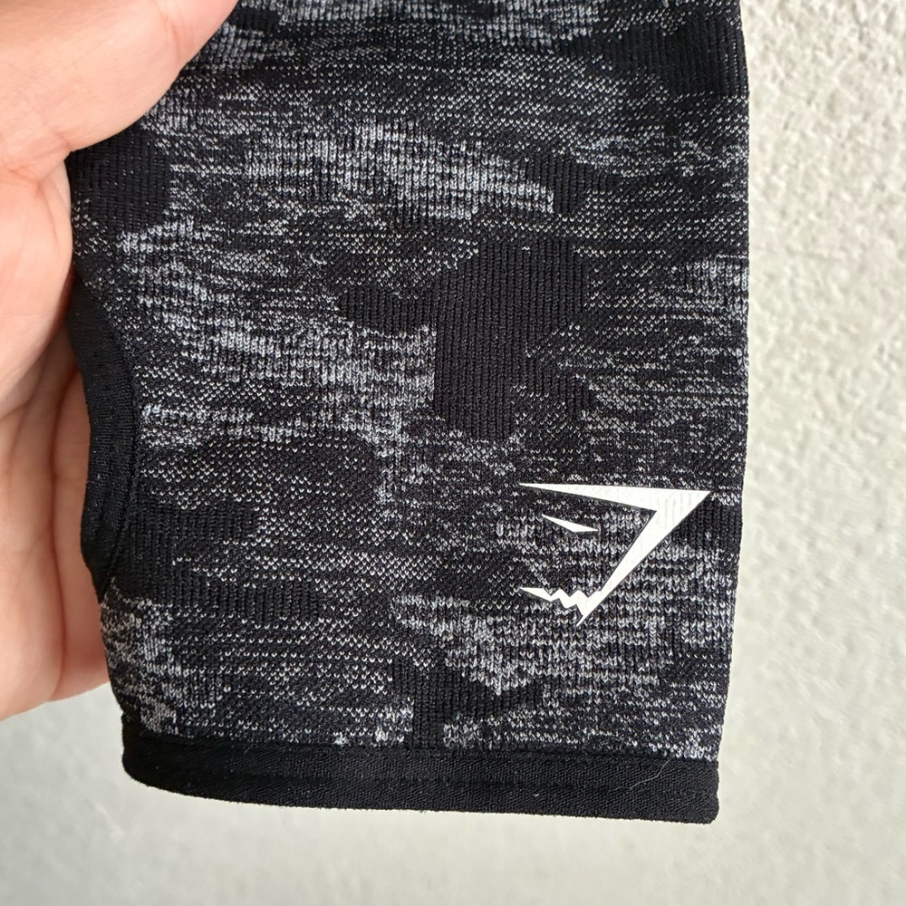Gymshark Women's Adapt Black Camo Seamless Long Sleeve Crop Top M - Picture 9 of 16
